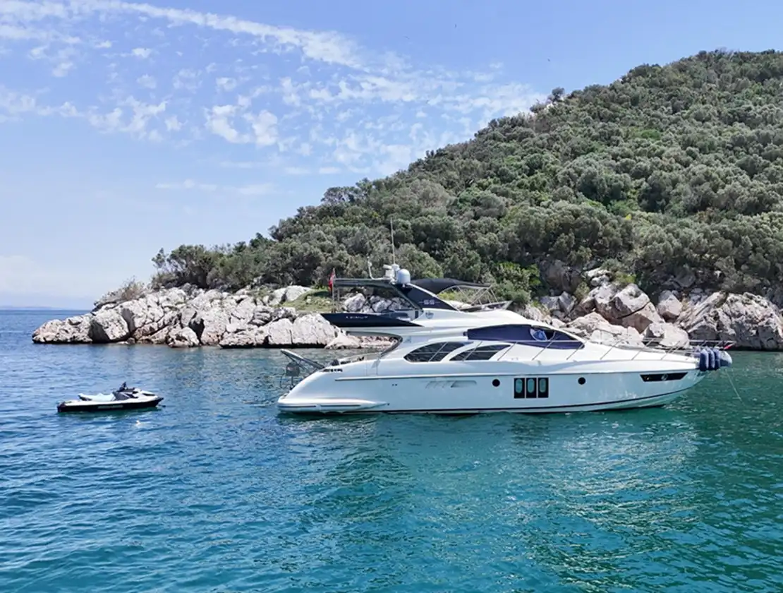 Antalya Yacht Rental 19m Azimut 55 Fly